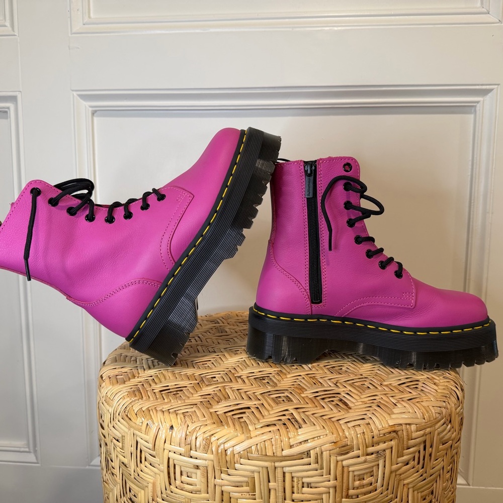 Dr. Martens Pink/ Fuschia Jaden Combat Boots size 8 women’s ONLY WORN ONCE!